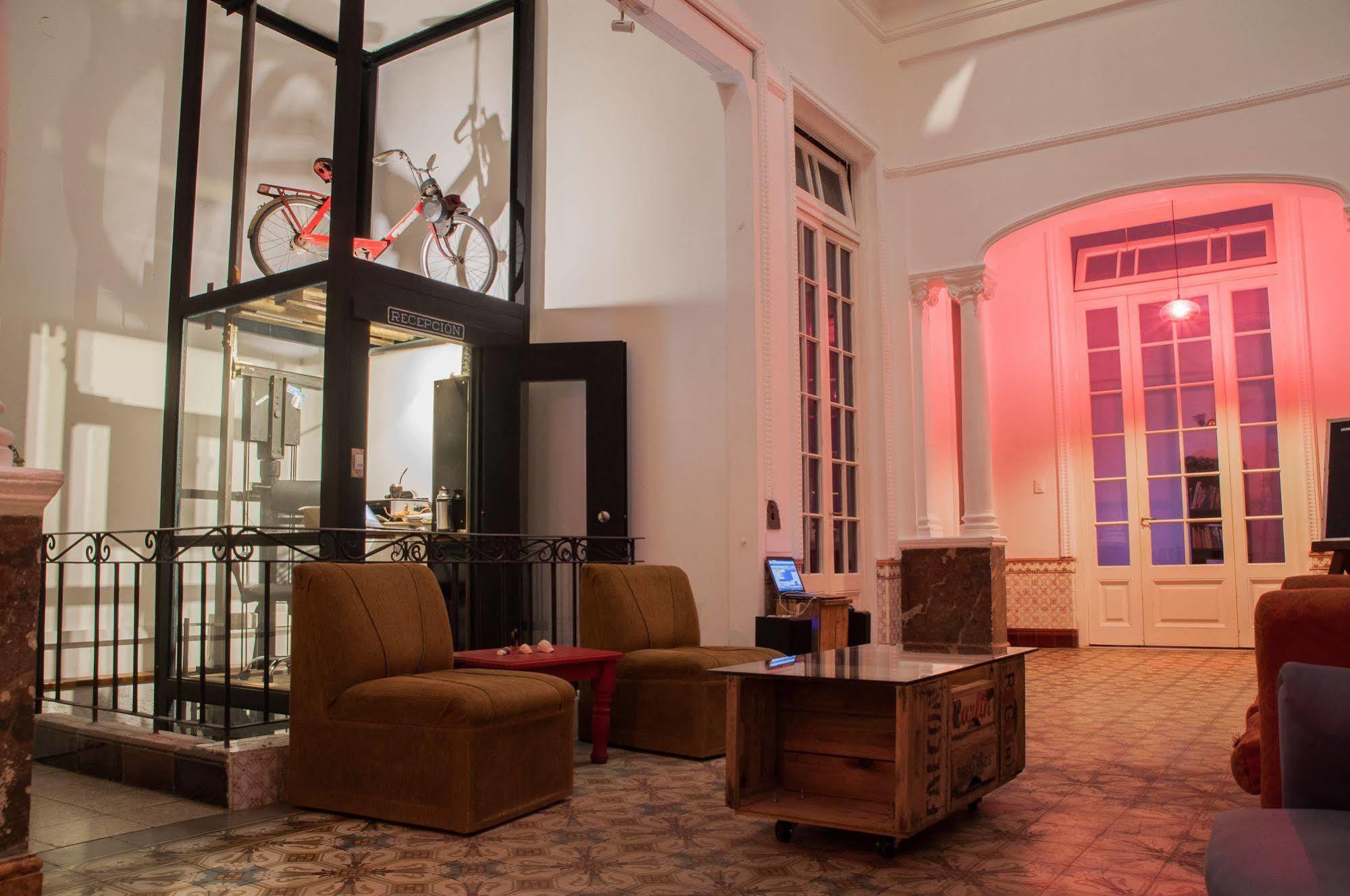 Blanes Hostel Монтевидео Экстерьер фото